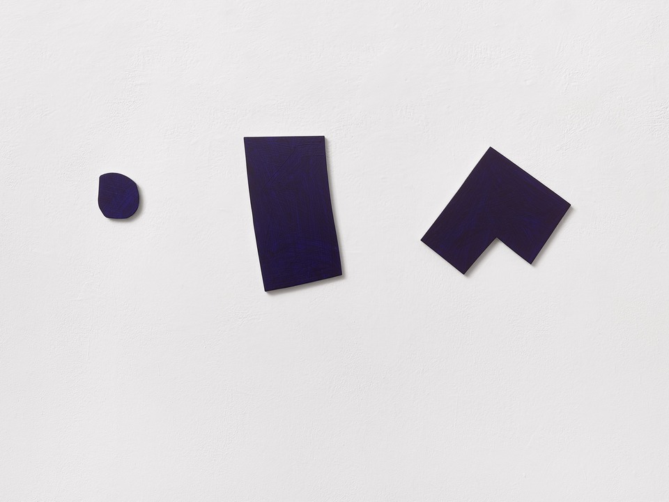 Imi Knoebel\
Elemente J.2, 2017\
Acrylic / Aluminium\
27.3 x 83 x 1 cm