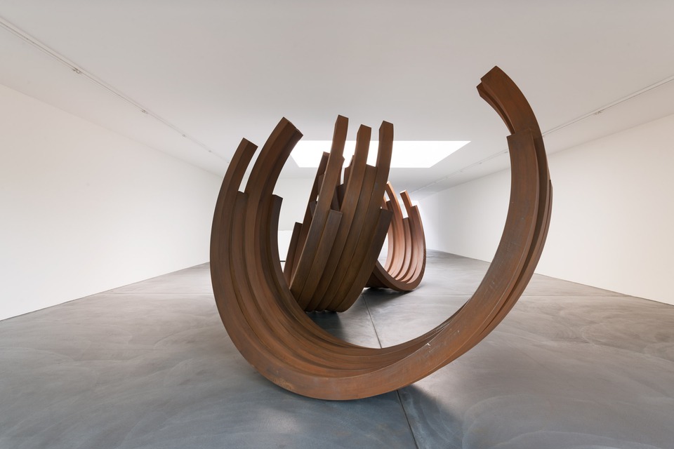 224.5° Arc x 18, 2009\
COR-TEN Steel\
Each ca. 280 x 310 x 84 cm