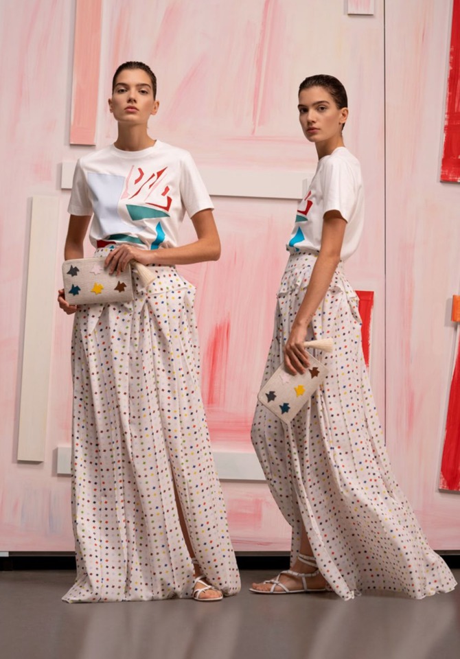 Lilola cotton voile cape style tunic blouse with asymmetrical hem, Ecru double-face linen wool crêpe cropped wide leg pant, Ai medium messenger bag in Cream raffia fabric