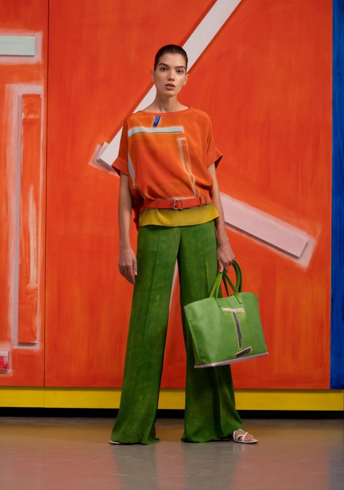 Pure Orange Zion print front silk crêpe oversized knit tunic with ribbed cap sleeve, Pure Green Brush Stroke print silk crêpe georgette wide leg pant,
Ai medium shoulder bag in Pure Green W.T. partial 3D print softcalf, Cadmium belt in softcalf with trapezoid buckle