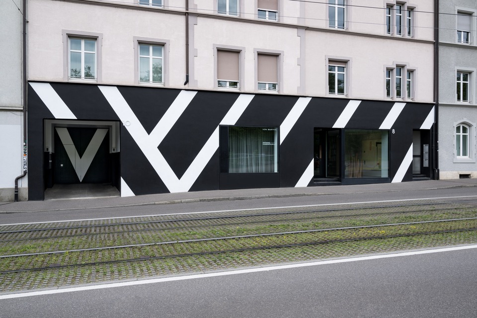 After: An on-site wall painting by Barbara Stauffacher Solomon on the side entrance of the gallery