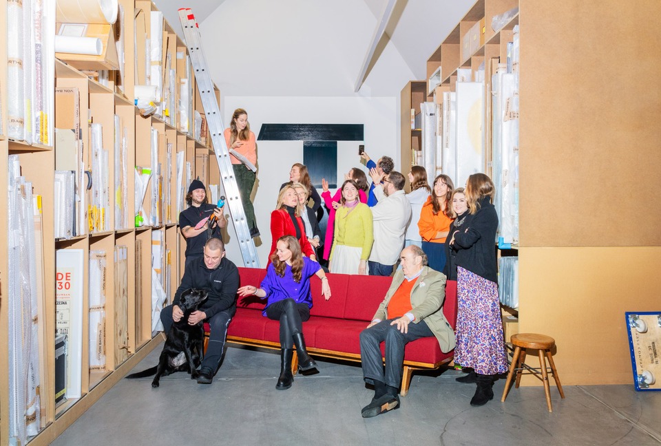 Team von Bartha, (f.l.t.r.) with Jaromir Baldinger, Roland Fükö and Jill, Caroline Baumhauer, Judith Ribbentrop, Julia Paas, Margareta von Bartha, Mamie Beth Cary, Carla Packness, Daniela Tauber, Claudio Vogt, Stefan von Bartha, Idil Mercan, Miklos von Bartha, Hester Koper, Linda Palazzo, and Tina Miescher / December 2023
(Silvan Koller and Lea Lüscher are not in the photo. A new one is coming soon.)